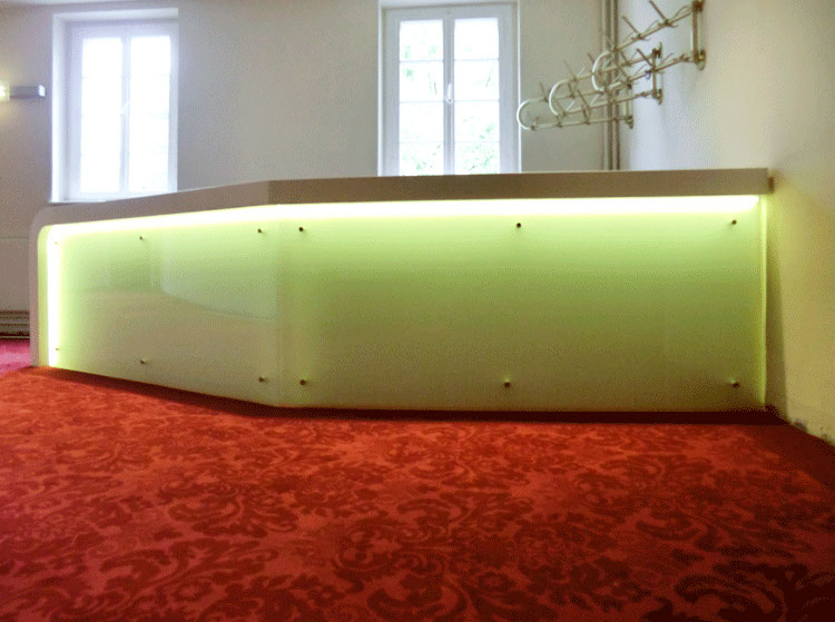 Tischlerei Kuhlmann-Referenz-Ansicht des Garderobenbereiches im Landestheater Detmold