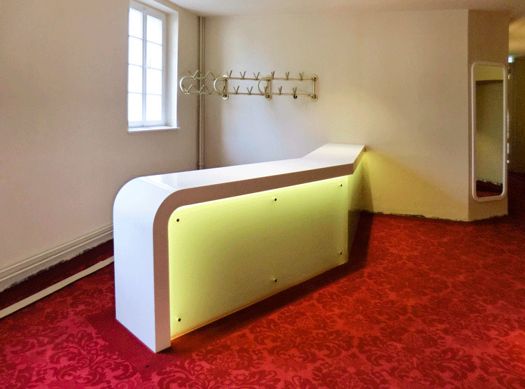 Tischlerei Kuhlmann-Referenz-Ansicht des Garderobenbereiches im Landestheater Detmold